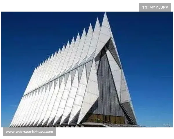 博洛尼亚主场草坪维护，采用新型混合草皮技术